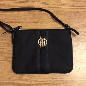 Black TOMMY HILFIGER purse!